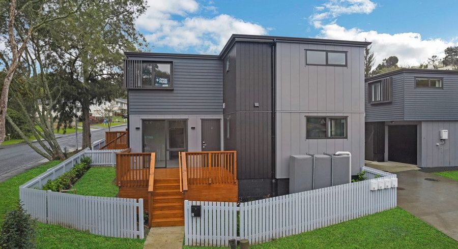  at 2 Kama Place, Sunnynook, North Shore City, Auckland