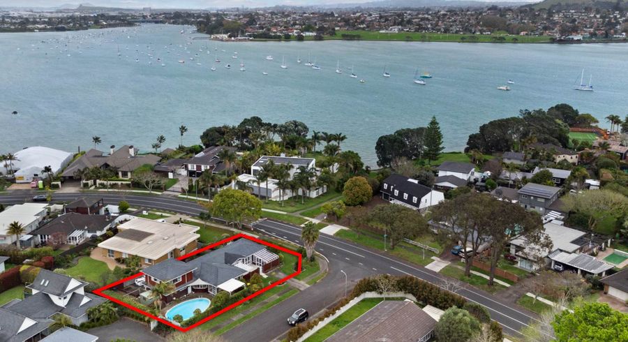  at 1 Holly Way, Sunnyhills, Auckland