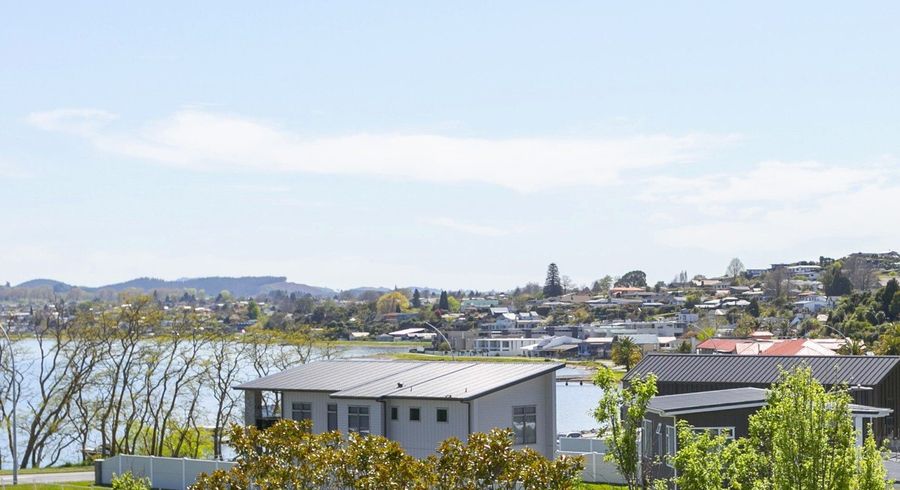  at 6/5 The Moorings, Two Mile Bay, Taupo