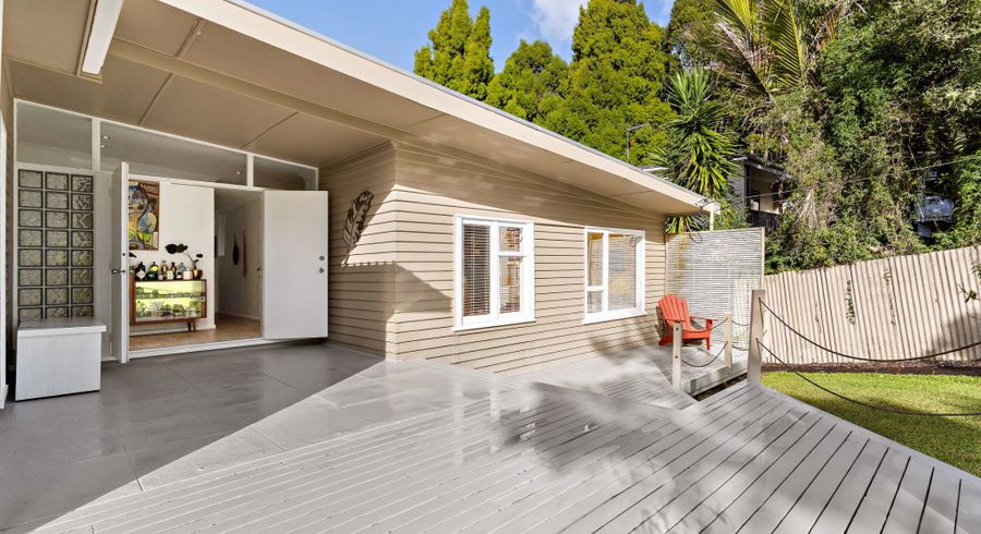  at 7 Rauhuia Crescent, Parau, Waitakere City, Auckland
