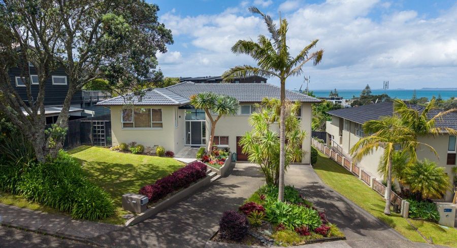  at 8 Kilduff Place, Mairangi Bay, North Shore City, Auckland