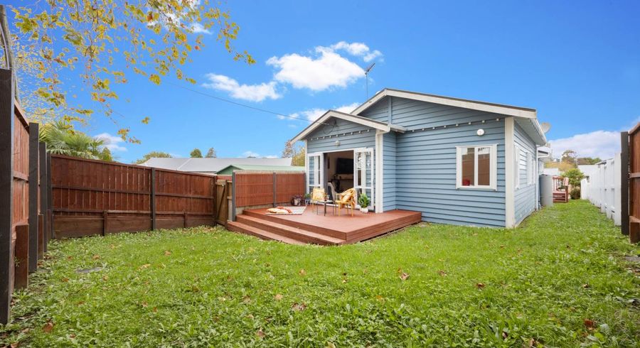  at 4 Seabrook Avenue, New Lynn, Auckland