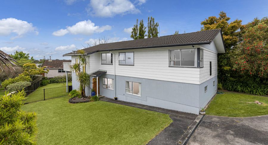  at 9 Denver Avenue, Sunnyvale, Auckland