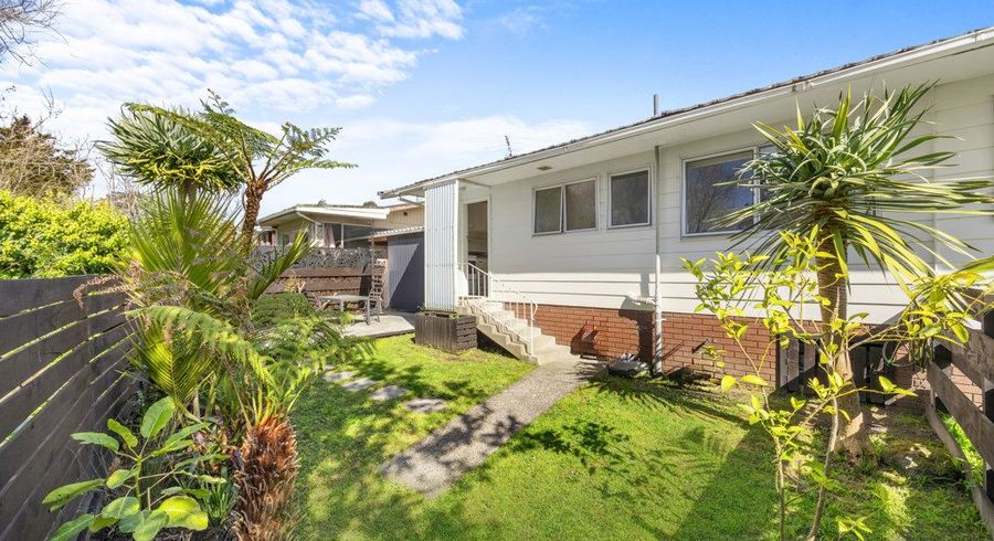  at 5/19 Bayside Avenue, Te Atatu Peninsula, Waitakere City, Auckland