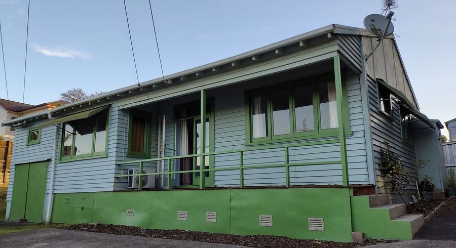  at 33A Hoskins Avenue, Hillsborough, Auckland City, Auckland