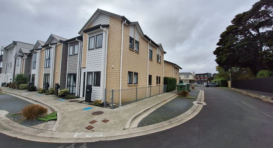  at 11/4 Wallson Crescent, Wiri, Manukau City, Auckland