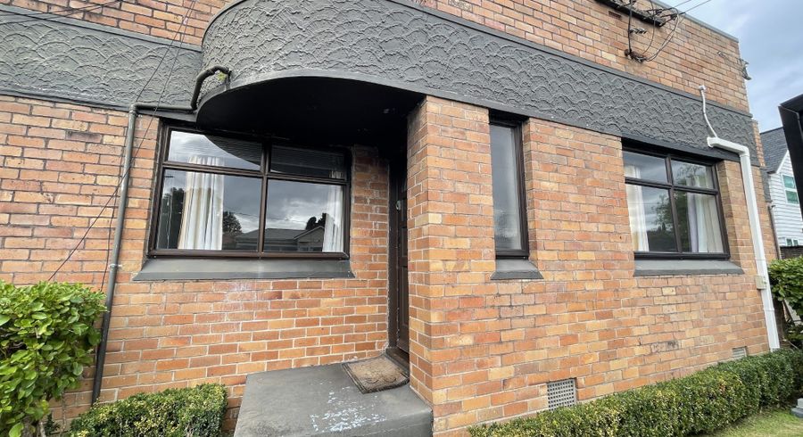  at 2/4 Momona Road, Greenlane, Auckland City, Auckland