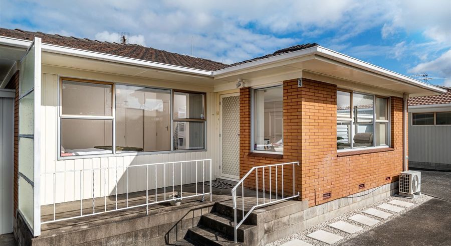  at 2/39 Eversleigh Road, Belmont, Auckland