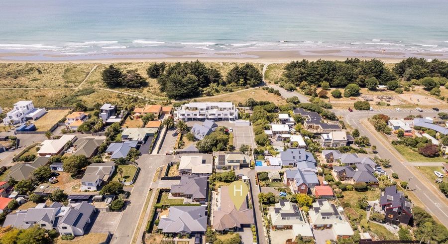  at 16 Aston Drive, Waimairi Beach, Christchurch City, Canterbury