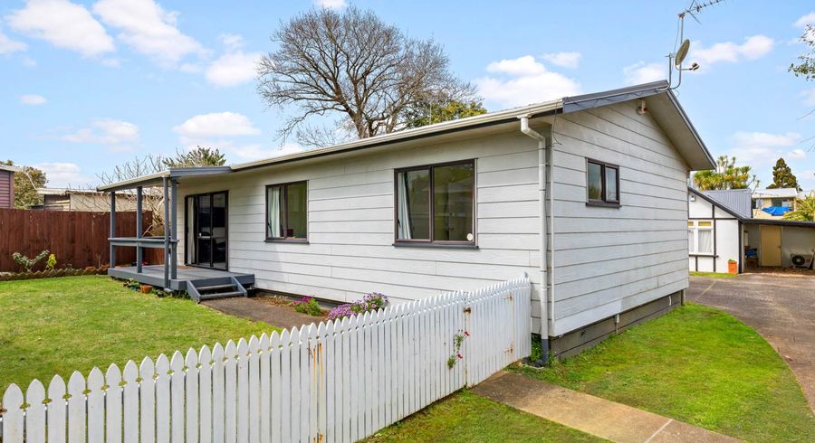  at 2/58 Riversdale Road, Avondale, Auckland