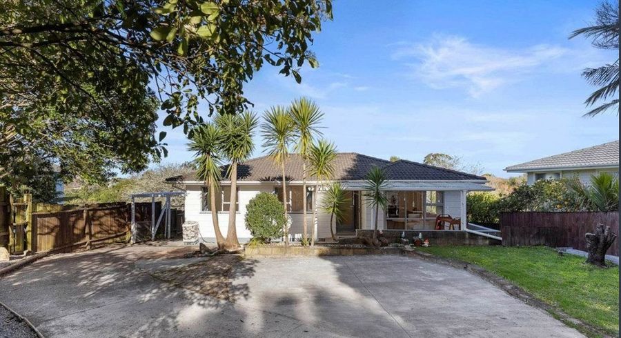  at 38 Sunline Avenue, Massey, Waitakere City, Auckland