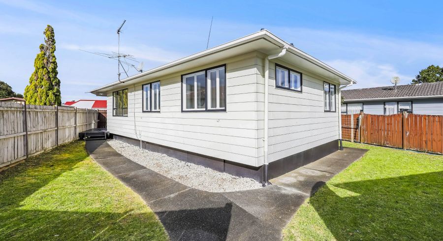  at 9 Dianne Louise Drive, Half Moon Bay, Manukau City, Auckland