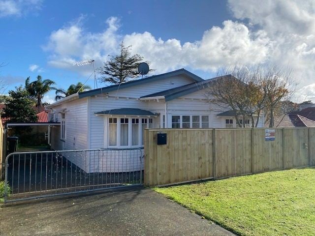  at 8 Te Kawa Road, One Tree Hill, Auckland City, Auckland