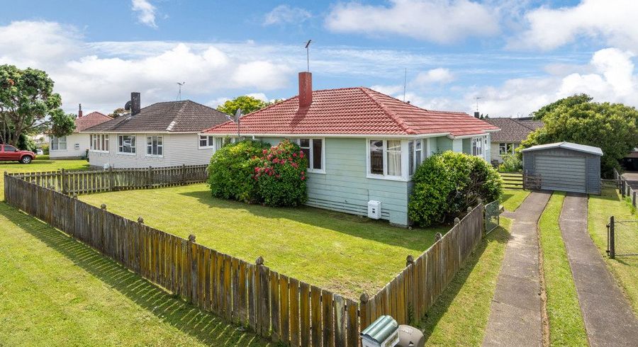  at 73 Greenslade Crescent, Northcote, North Shore City, Auckland