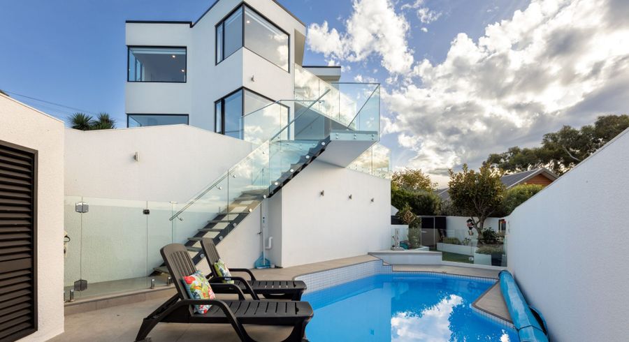  at 2/60 Moncks Spur Road, Redcliffs, Christchurch