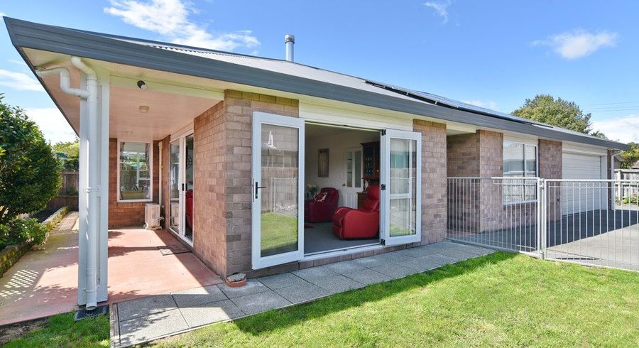  at 2/76 Highsted Road, Bishopdale, Christchurch City, Canterbury