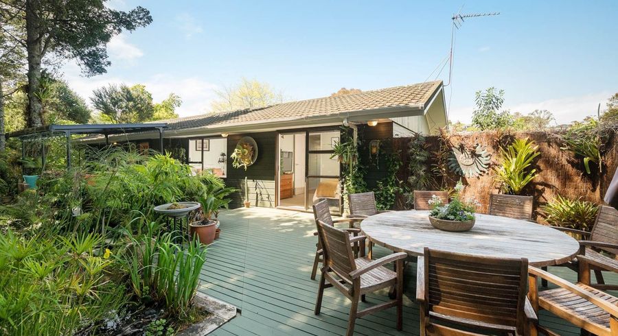  at 8 Fernwood Grove, Bayview, Auckland