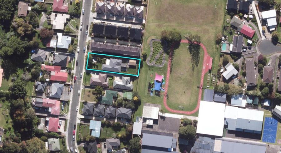  at 15 Kingdale Road, Henderson, Waitakere City, Auckland