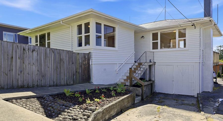  at 1/176 Chivalry Road, Glenfield, North Shore City, Auckland