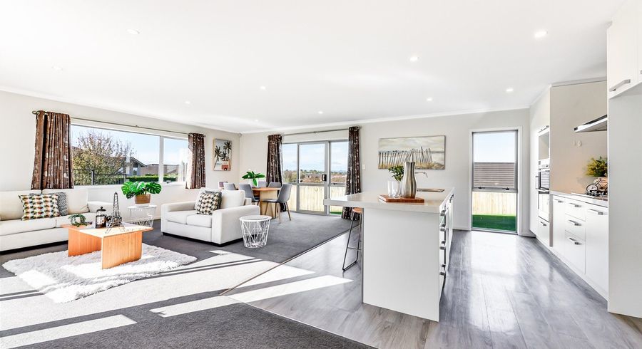  at 33 Sylvester Crescent, Flagstaff, Hamilton