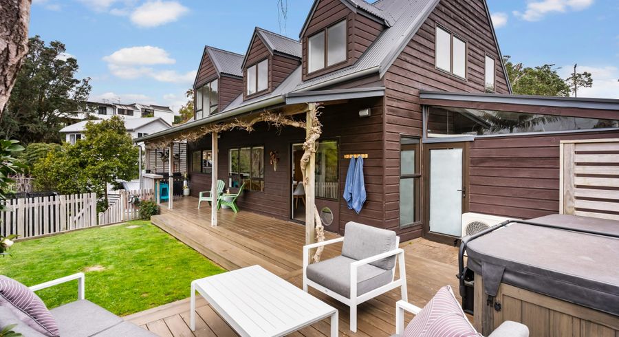  at 1/305 Glenfield Road, Glenfield, North Shore City, Auckland