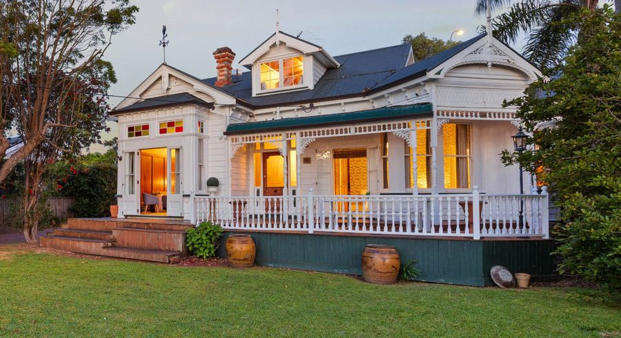  at 5 Queen Street, Northcote Point, North Shore City, Auckland