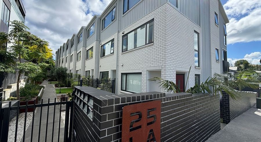  at 1/25 Lloyd Avenue, Mount Albert, Auckland City, Auckland