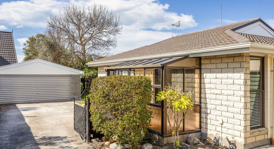  at 2/204 Grimseys Road, Redwood, Christchurch City, Canterbury