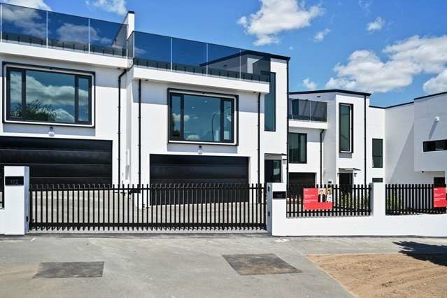  at 2/1 Palmerston Street, Hamilton City Central, Hamilton, Waikato