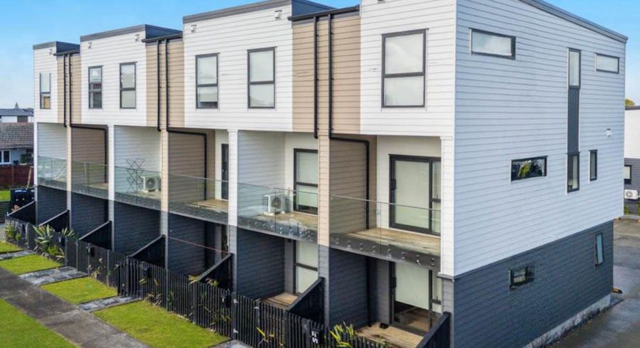  at 2/1 Cape Road, Mangere, Manukau City, Auckland