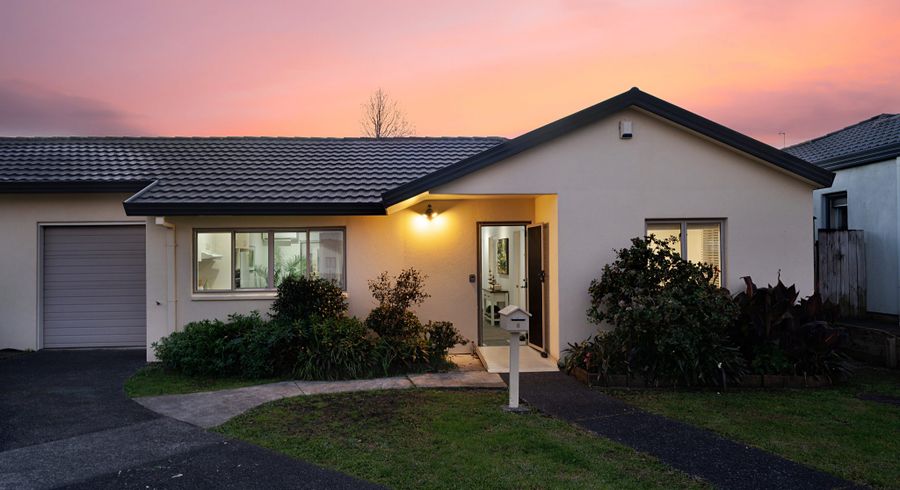  at 8 Lockington Avenue, Henderson, Waitakere City, Auckland