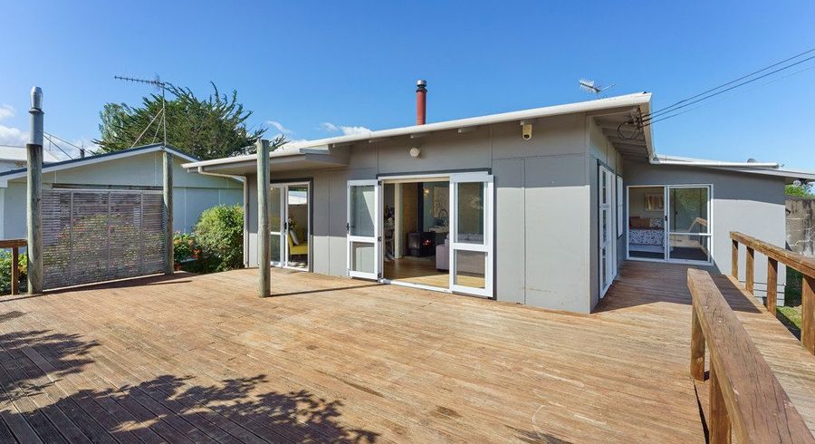  at 4 Hokio Road, Hokio Beach