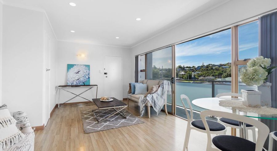  at 3/762 Beach Road, Browns Bay, Auckland