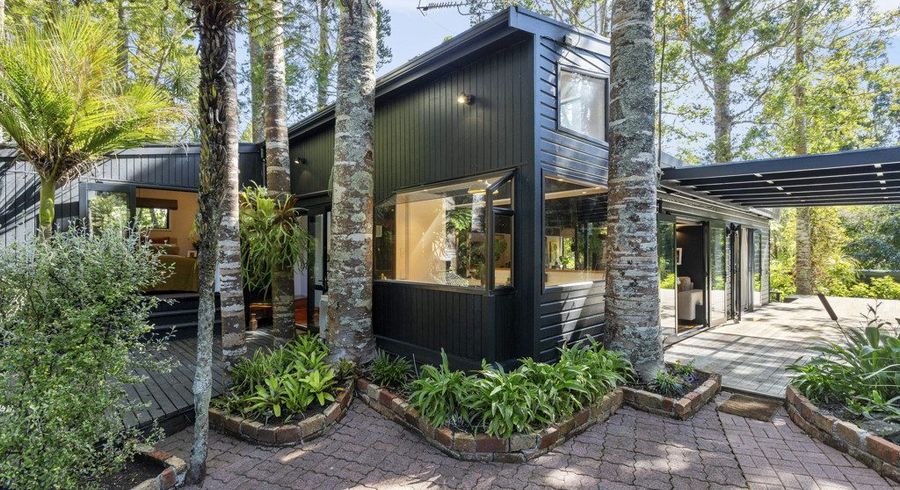  at 34 Hollywood Avenue, Titirangi, Waitakere City, Auckland