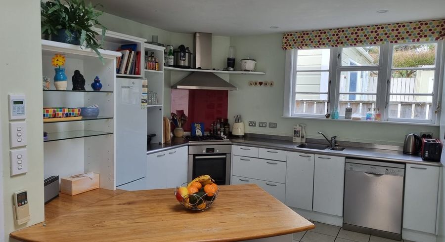  at 18 Eden Street, Island Bay, Wellington