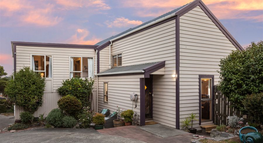  at 33 Forth Place, Papakowhai, Porirua