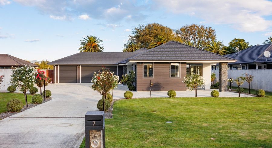  at 7 Grand Oaks Drive, Awapuni, Palmerston North, Manawatu / Whanganui