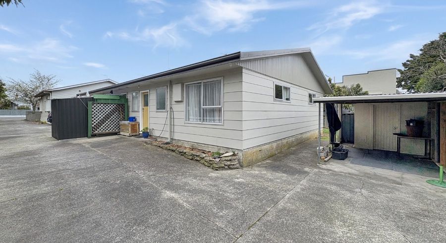  at 2/35 Knowles Street, Terrace End, Palmerston North, Manawatu / Whanganui