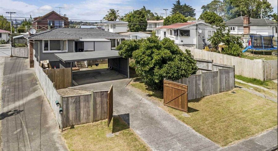  at 1/25 Fairclough Road, Beach Haven, North Shore City, Auckland