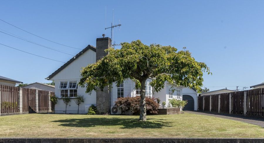  at 57 Garden Heights Avenue, Glenview, Hamilton