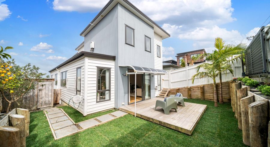  at 674 East Coast Road, Pinehill, North Shore City, Auckland