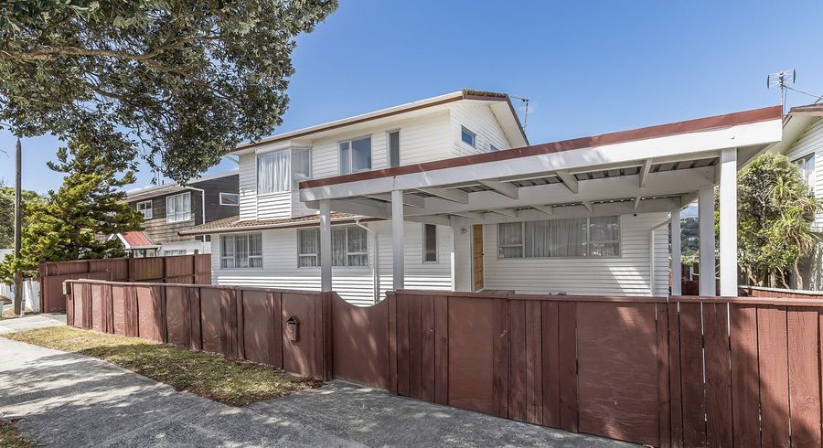  at 4 Aramoana Place, Maupuia, Wellington