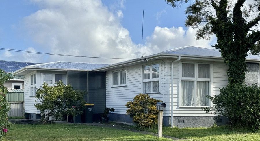  at 1 Woodford Ave, Henderson, Waitakere City, Auckland