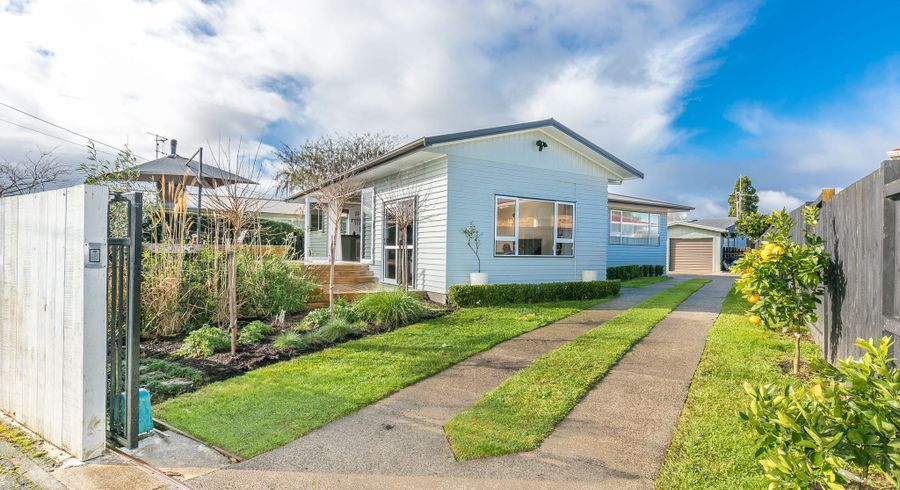  at 8 Pryce Place, Silverdale, Hamilton