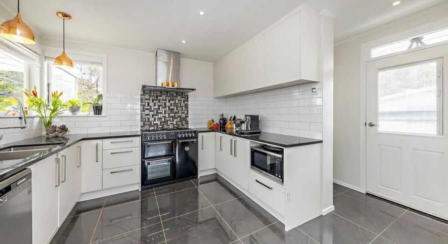  at 3 Gifford Road, Papatoetoe, Auckland