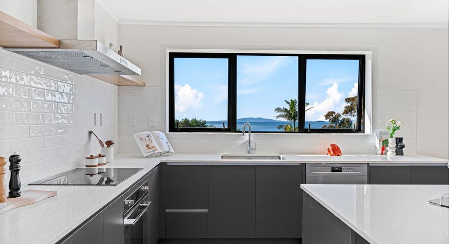  at 2/14 Clifton Road, Waiake, North Shore City, Auckland