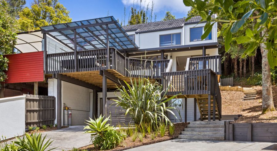  at 2/31 King Richard Place, Browns Bay, Auckland