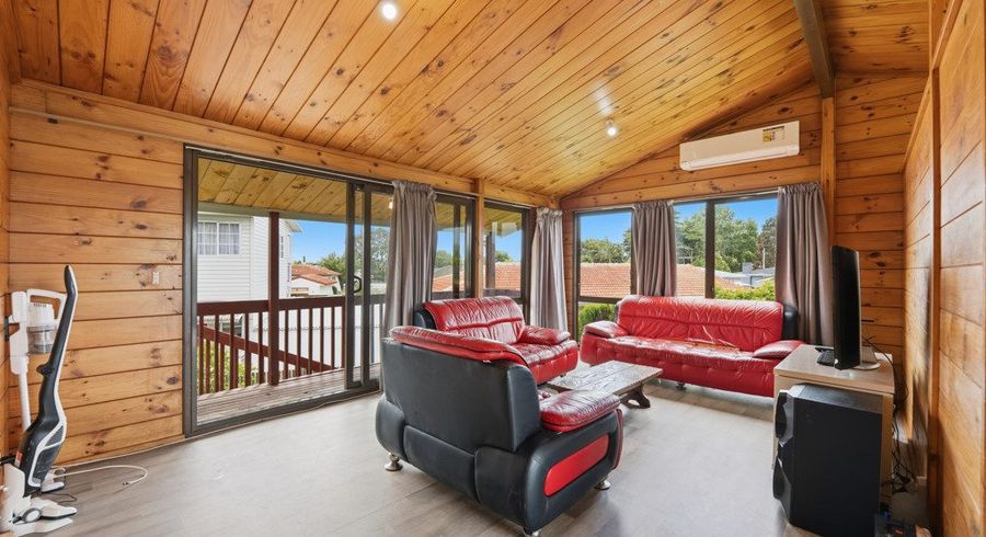  at 1/8 Chichester Drive, Rosehill, Papakura, Auckland