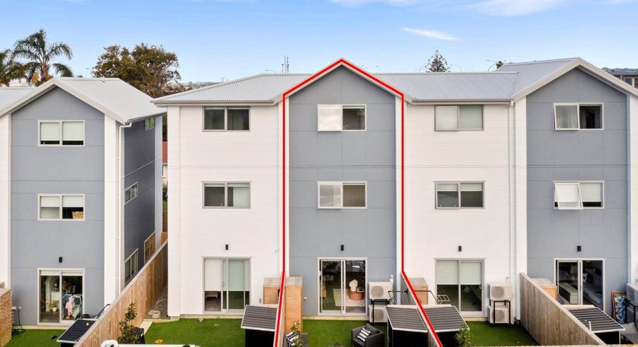  at 6/7 Flanshaw Road, Te Atatu South, Auckland