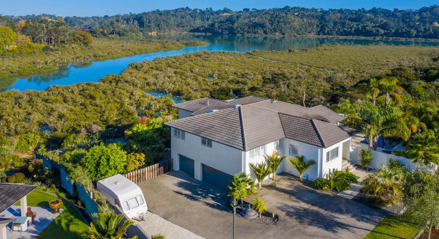  at 35 Schopolo Place, Schnapper Rock, Auckland